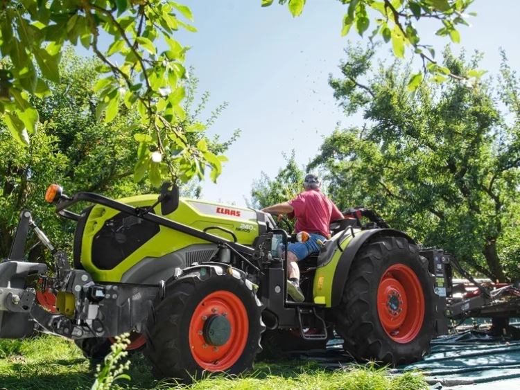 Większa różnorodność modeli, nowa kabina i nowy design oraz aktualizacja Stage V dla CLAAS NEXOS